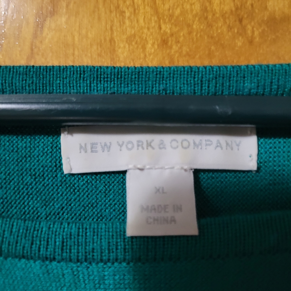 Colorblock sweater - Picture 3 of 3